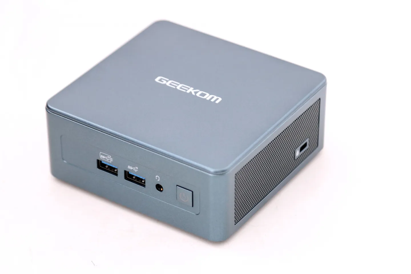 GEEKOM IT13 Mini PC Review - A $789 USD Tiny PC with an Intel